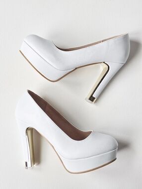 White Platform High Heel Pumps Gold Accent Faux Leather Size 39 NWOT